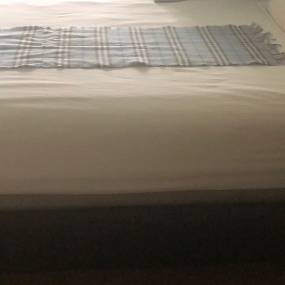 ❄️ Burberry Lambs’ Wool Scarf - Picture 3 of 5